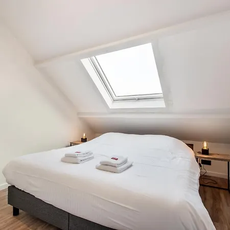 Βίλα Big Modern And Bright Near Coast