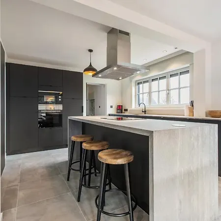 Big Modern And Bright Near Coast Βίλα